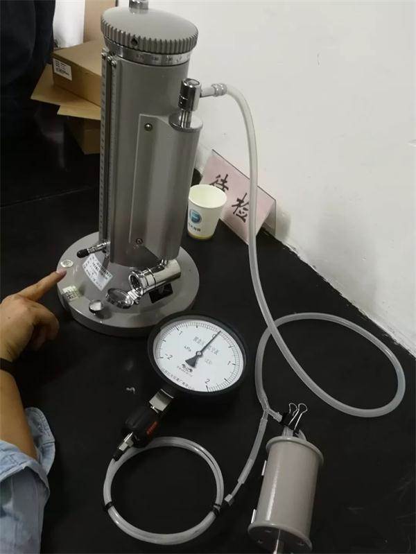 Traditional airtightness testing equipment working scene