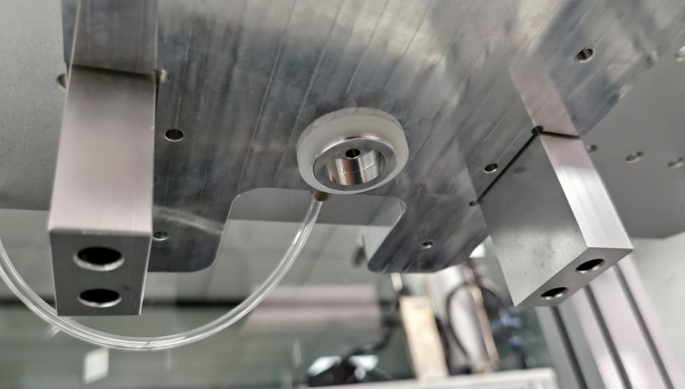 Upper fixture for air filling and sealing