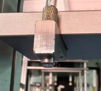 Fixture used for sealing and pressurizing the e-cigarette e-liquid tank