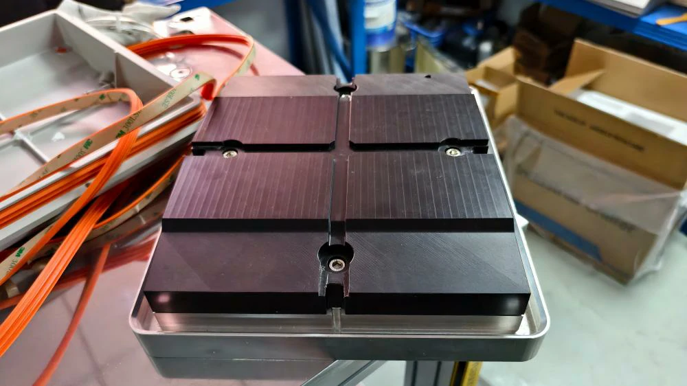 Fixture for the product on the right in Figure 1