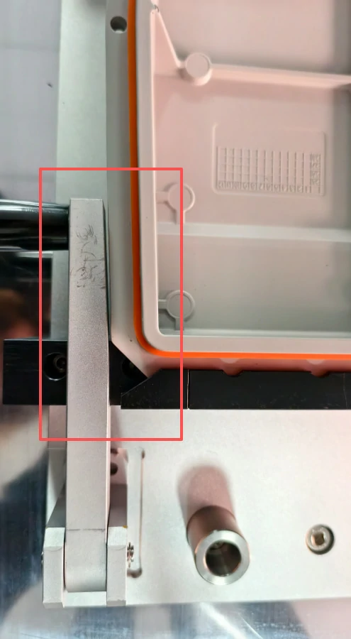 Latch engaged correctly when orientation is correct