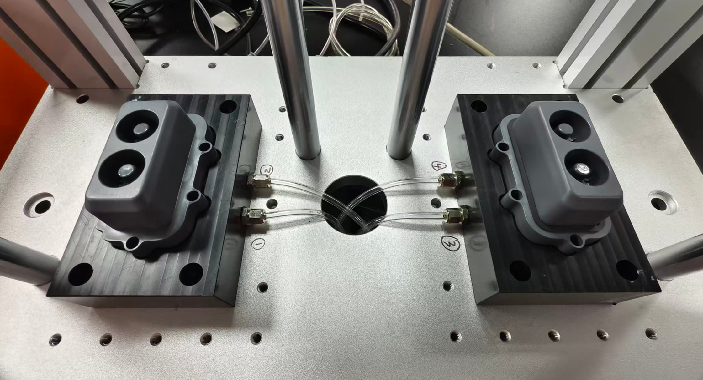 Dual Fixture for Simultaneous Testing